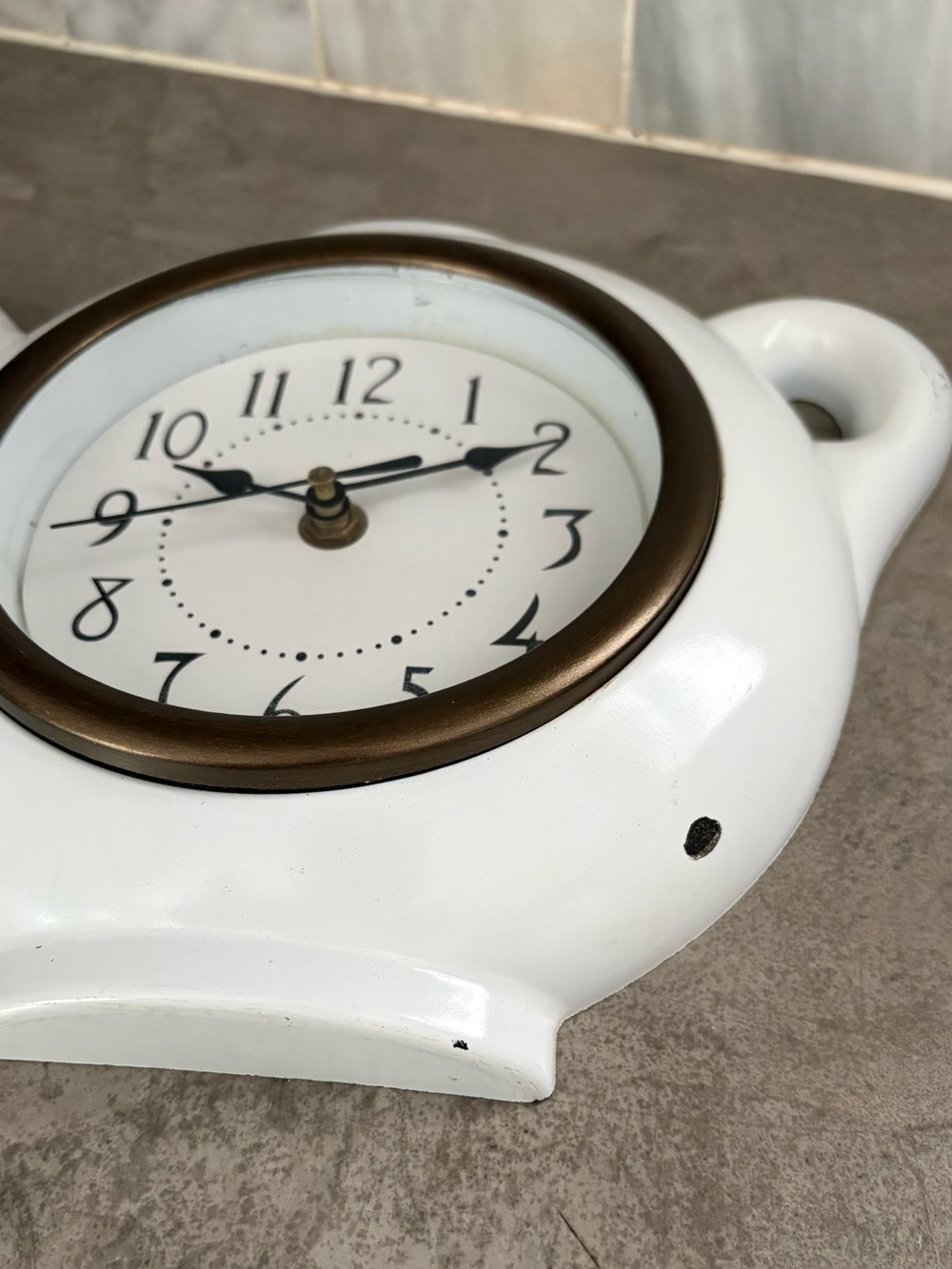 vintage teapot clock styled with a glossy white finish to look like ceramic. - Picture 3 of 10
